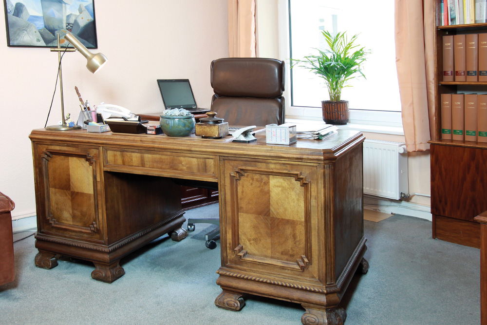 Lothar Dohrn - Rechtsanwalt - Schreibtisch Lothar Dohrn - Rechtsanwalt - Schreibtisch